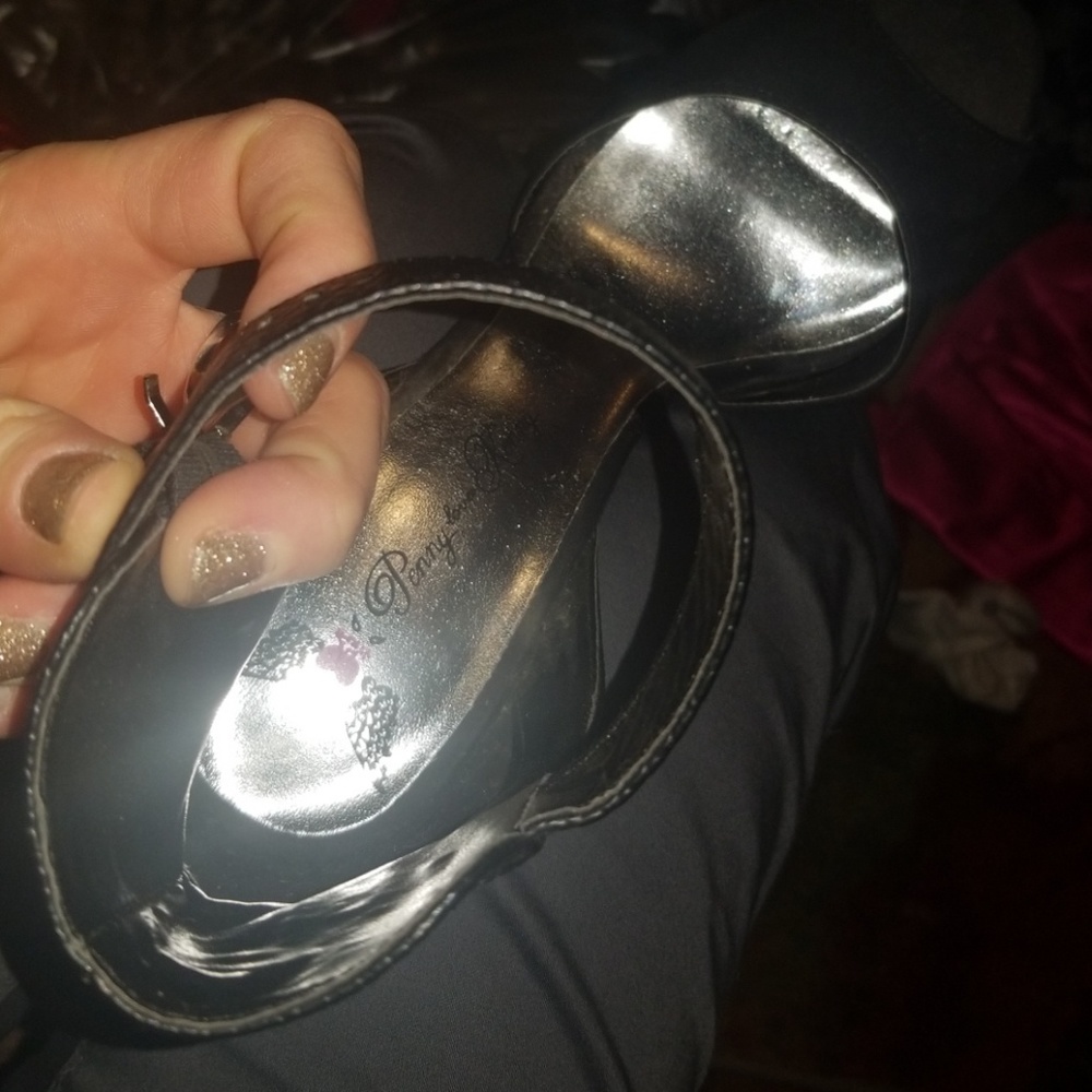 Shoes - Picture 2 of 4